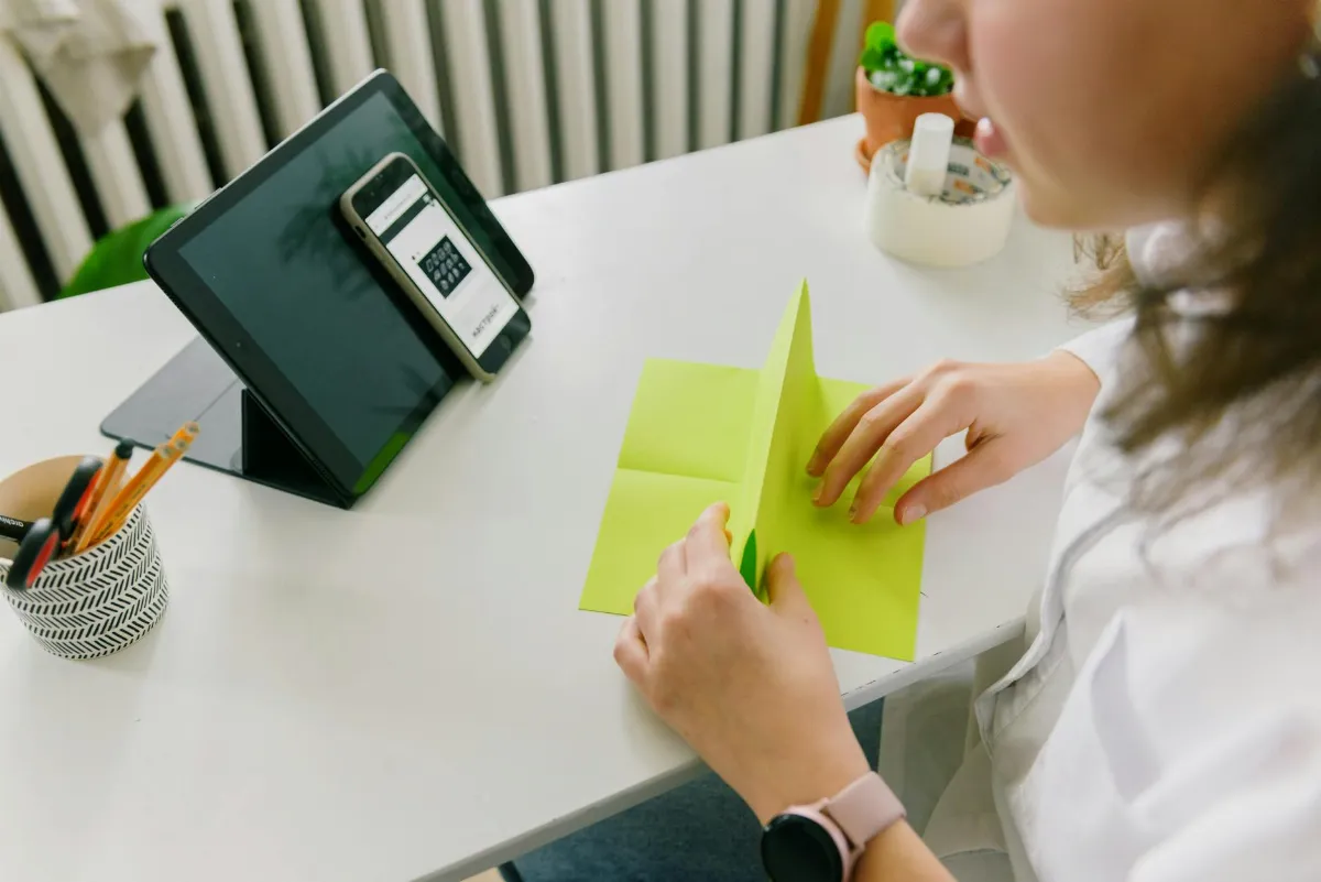 7 Fakta iPhone Fold Terbaru